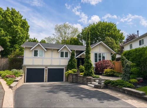 2207 N Jester Court, Burlington, ON, L7P3E8 | Card Image