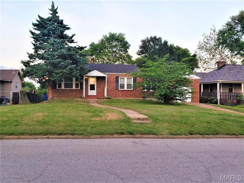 1636 Quendo Ave, Saint Louis, MO, 63130-1427 | Card Image