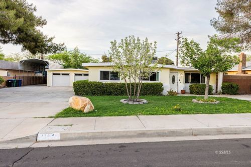 438 W Ward Ave, Ridgecrest, CA, 93555-2527 | Card Image