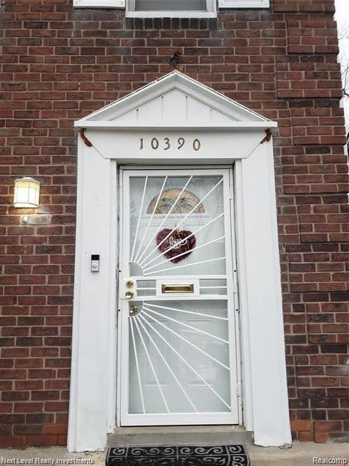 10390 Somerset Ave, Detroit, MI, 48224-1729 | Card Image