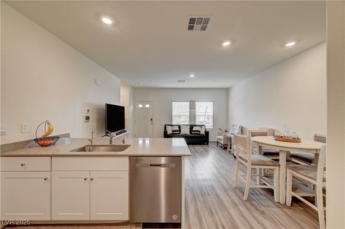 542 Foothill Cove Ln, Henderson, NV, 89002-8462 | Card Image