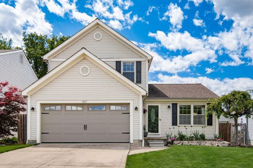 827 Bledsoe Dr, Galloway, OH, 43119-8781 | Card Image