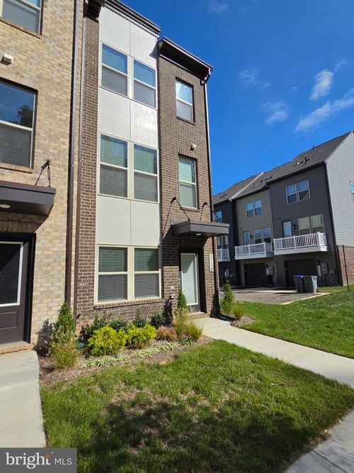 3738 District Dr, Woodbridge, VA, 22193 | Card Image