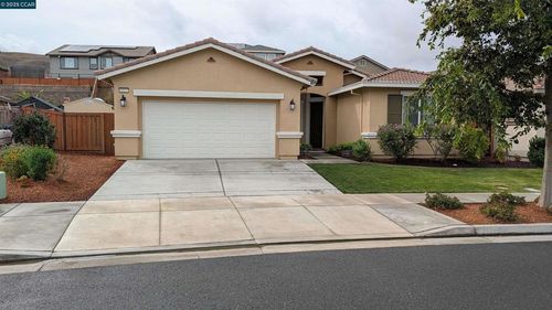 1813 Holsteiner Dr, Fairfield, CA, 94534-7473 | Card Image