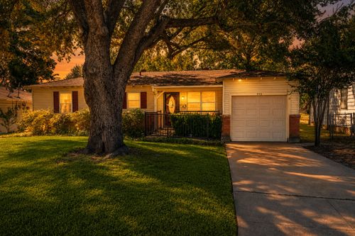 773 Betty Ln, Hurst, TX, 76053-6410 | Card Image