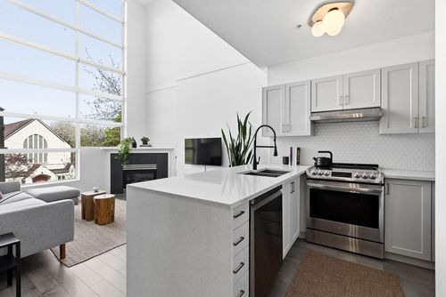 327-418 E Broadway, Vancouver, BC, V5T1X2 | Card Image