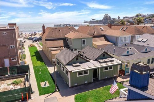 111 Lawn Way, Capitola, CA, 95010-3254 | Card Image