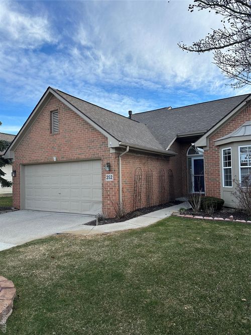 252 Shore Brook Ln, Walled Lake, MI, 48390-4508 | Card Image