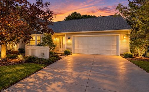 910 Wellsley Lane, Akron, OH, 44313 | Card Image