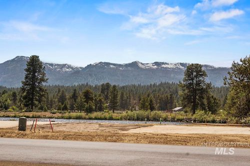 8 River St, Cascade, ID, 83611 | Card Image