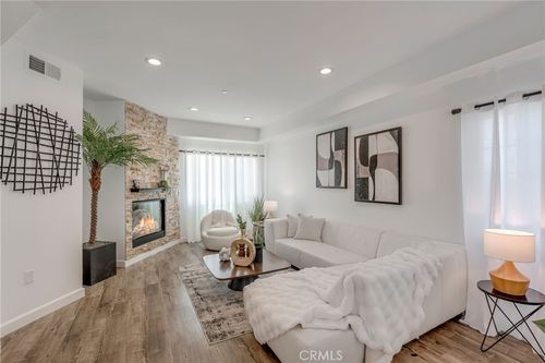 1-9330 Sunland Blvd, Sun Valley, CA, 91352-2090 | Card Image