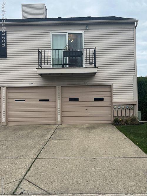 15854 Charleston Dr, Clinton Township, MI, 48038-1086 | Card Image