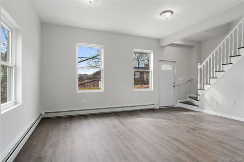 205 Lake Ave, Yonkers, NY, 10703-2309 | Card Image