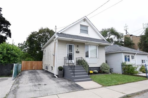 8 E 31st St, Hamilton, ON, L8V3N7 | Card Image
