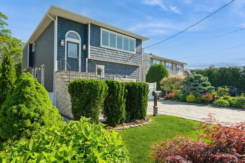 2033 Waltoffer Ave, North Bellmore, NY, 11710-1532 | Card Image