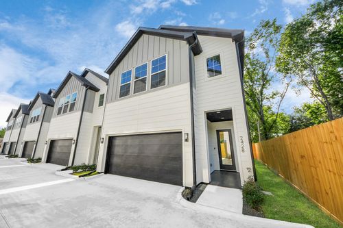 2428 Harrington St, Houston, TX, 77026-7324 | Card Image