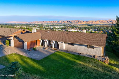 708 Scenic Bluff Dr, Yakima, WA, 98908-1043 | Card Image