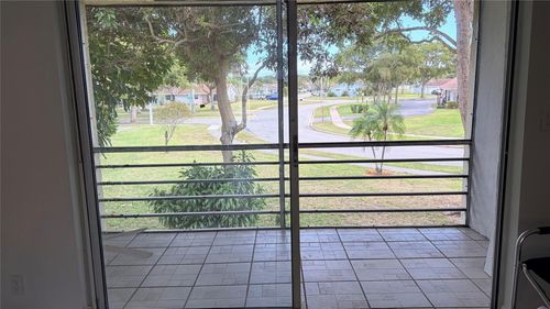 122-5515 N Lakewood Cir, Margate, FL, 33063 | Card Image