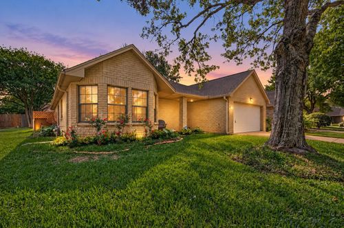 807 Forest Oaks Ln, Pearland, TX, 77584-2067 | Card Image