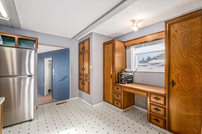 8016 33 Avenue Nw, Home with 4 bedrooms, 2 bathrooms and 3 parking in Calgary AB | Image 6
