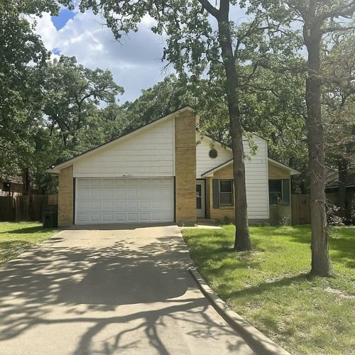 2106 Labrisa Dr, Bryan, TX, 77807-2305 | Card Image