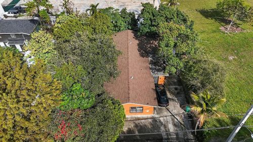 35 Ne 53rd St, Miami, FL, 33137-2728 | Card Image