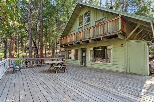 8028 Woodpecker Way, Yosemite National Park, CA, 95389 | Card Image