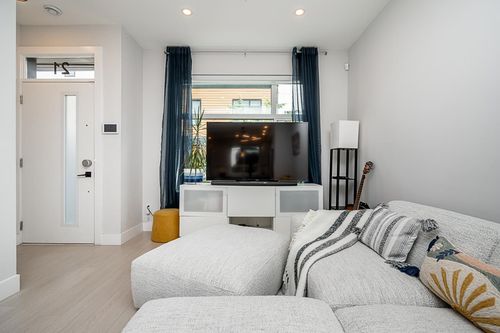 21-1211 Eighth Ave, New Westminster, BC, V3M2R8 | Card Image