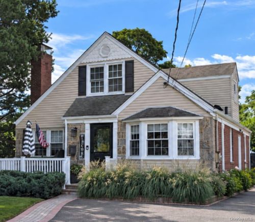 2 Windsor Place, Hempstead, NY, 11563 | Card Image