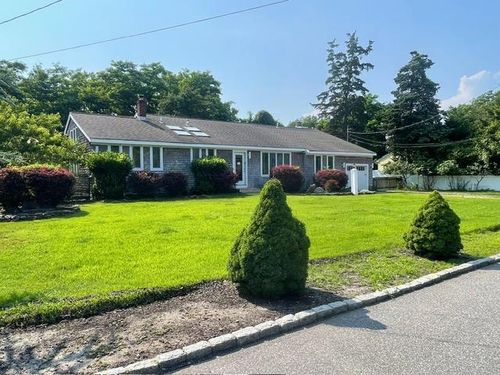 324 Durkee Ln, E Patchogue, NY, 11772-5822 | Card Image
