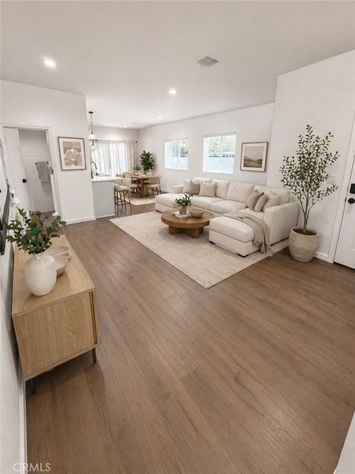1521 W 37th Pl, Los Angeles, CA, 90018-4515 | Card Image