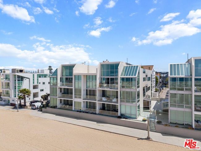 APT-201 - 5205 Ocean Front Walk, Condo with 2 bedrooms, 3 bathrooms and 2 parking in Marina del Rey CA | Image 41