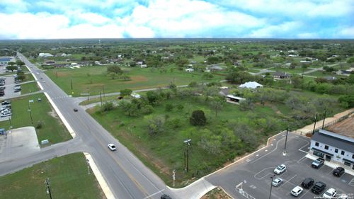 408 Bluebonnet Rd, La Vernia, TX, 78121-4930 | Card Image