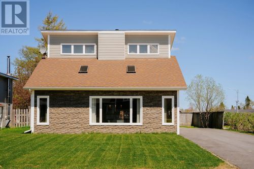 7 Wright Cres, Gander, NL, A1V2G9 | Card Image