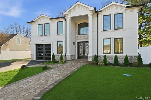 2 Blueberry Ln, Oyster Bay, NY, 11771-3902 | Card Image