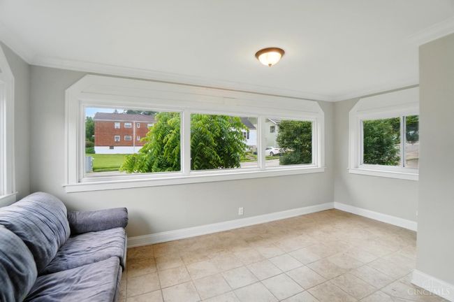 3933 Vine St, House other with 2 bedrooms, 2 bathrooms and null parking in Cincinnati OH | Image 8