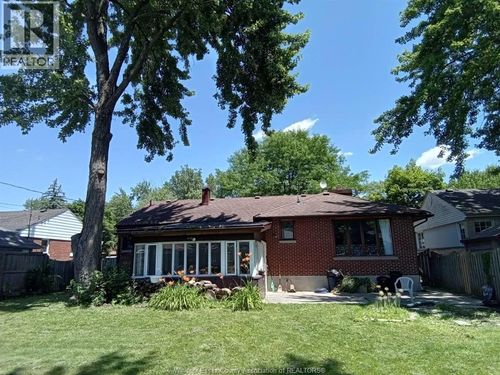 3277 Dominion Blvd, Windsor, ON, N9E2N6 | Card Image