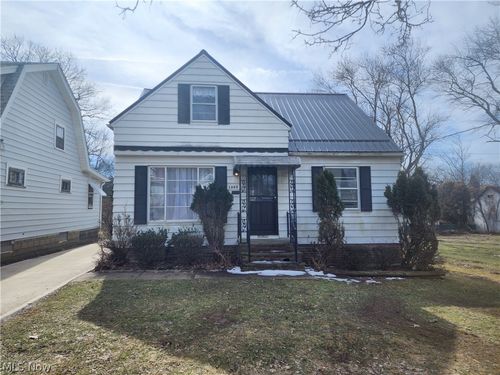 18990 Raymond St, Maple Heights, OH, 44137-1652 | Card Image