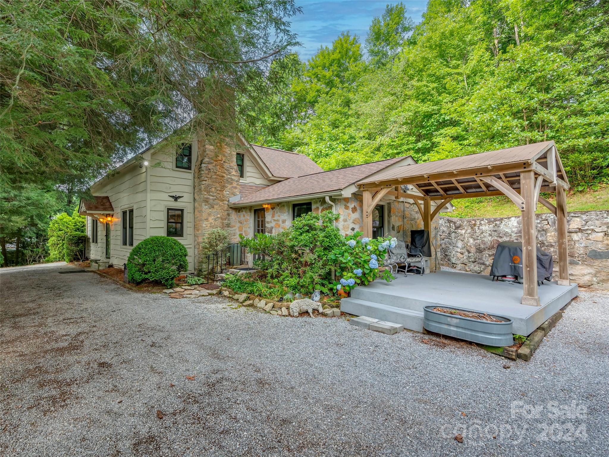 Macedonia Rd, Saluda, NC 28773