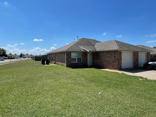 426 E Asher Ct, Rogers, AR, 72758-8518 | Card Image
