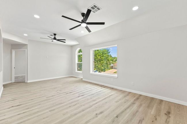 Upstairs gameroom or flex room | Image 21