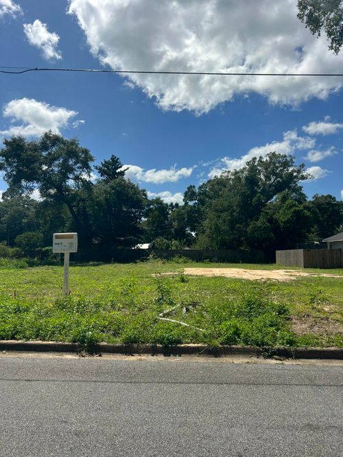 673 W Walnut Ave, Crestview, FL, 32536-3917 | Card Image