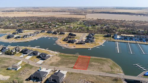 5813 Misty Waters Dr, Bismarck, ND, 58503-9336 | Card Image