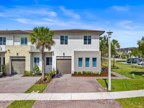 511 Pioneer Way, Royal Palm Beach, FL, 33411-6240 | Card Image