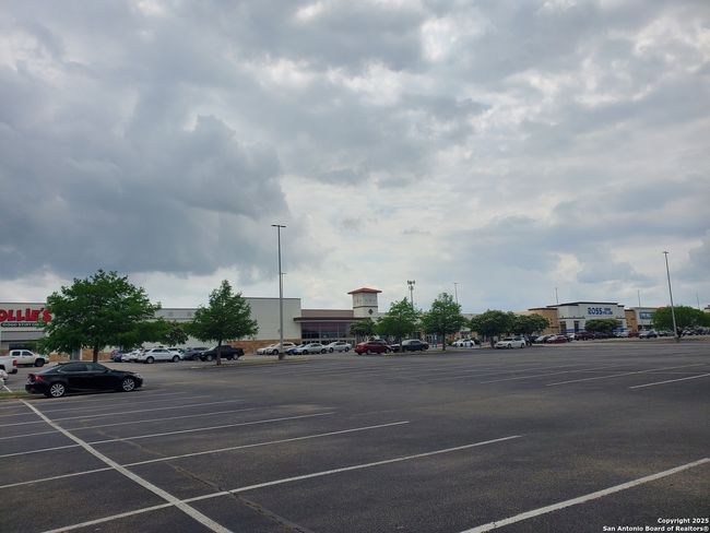 Close to Shopping | Image 24
