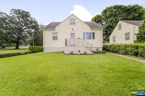 27-20 Kipp St, Fair Lawn, NJ, 07410-3249 | Card Image