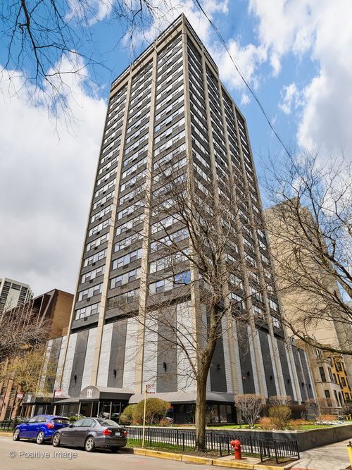 14b-2700 N Hampden Ct, Chicago, IL, 60614-1663 | Card Image