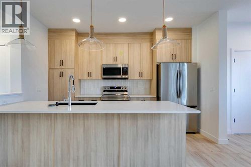 202 Greystone Blvd, Cochrane, AB, T4C3G5 | Card Image