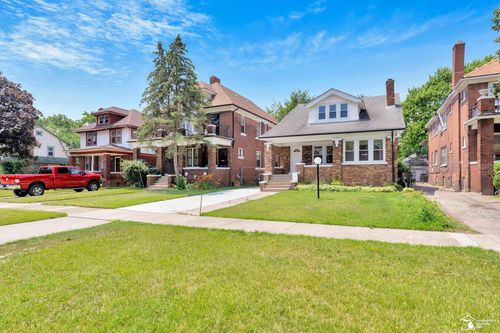 2651 Lakewood St, Detroit, MI, 48215-2696 | Card Image