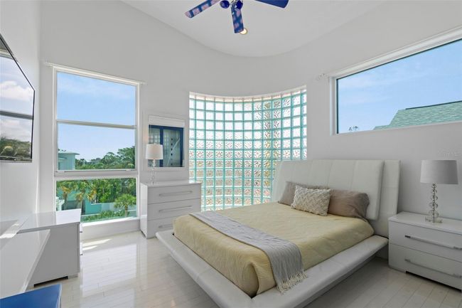 The 3rd floor has 3 spacious bedrooms. | Image 24